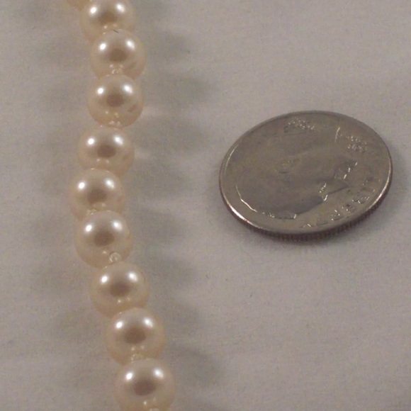 Classic Beige Single Strand Imitation Pearl Necklace 18” Princess Length - Picture 4 of 6
